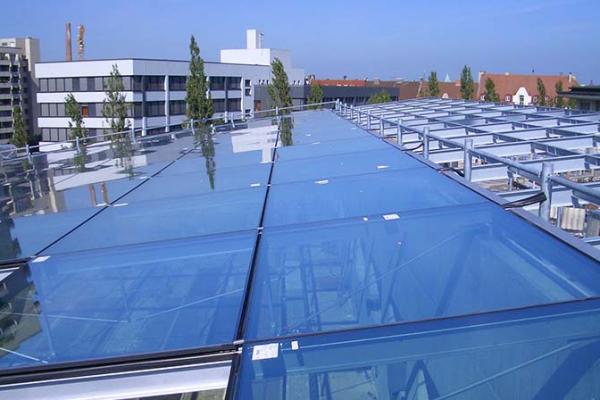 Glasüberdachung