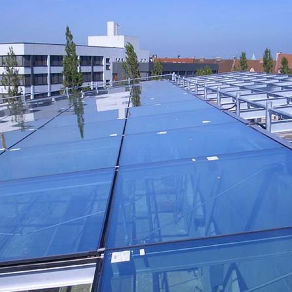 Glasüberdachung