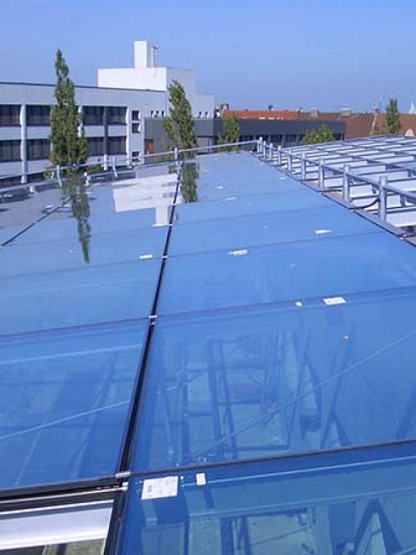 Glasüberdachung